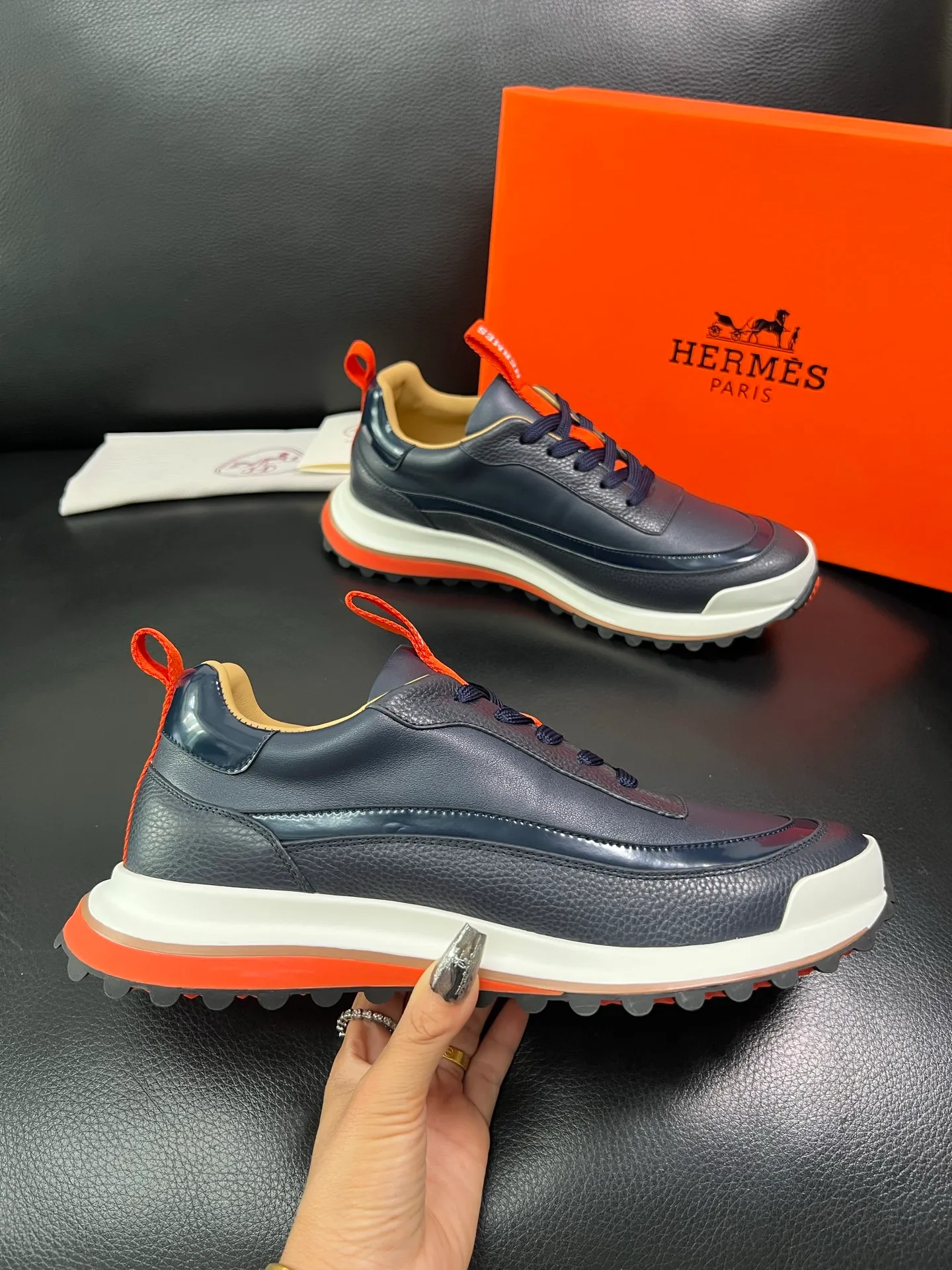 Men's shoes 💰800 Hermes top purchasing Hermes counters are on sale simultaneously with original factory configuration, original cowhide fabrics imported from Italy, high-quality splicing technology, fully imported water-dyed cowhide linings, soles: original soles specially provided by the factory are super comfortable, the original factory follows the order and high quality, you can enter and exit the counter at will, welcome to compare at the counter, code number 39-44 (customized 38 45) 85863